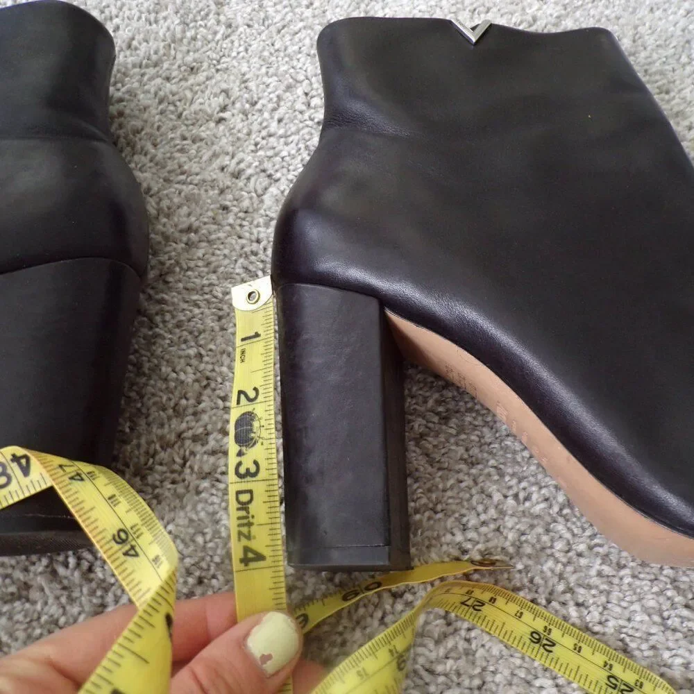 Schutz Black leather ankle boots 40